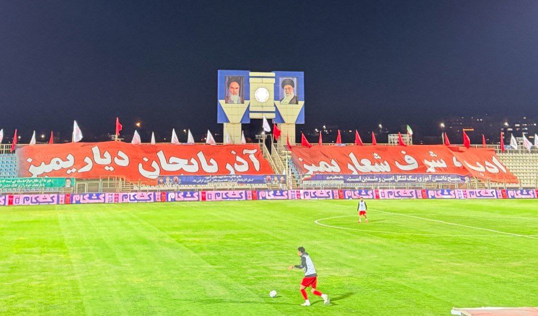 یک شعار و صدها کنایه در سکوت! تراکتور,پرسپولیس,لیگ برتر فوتبال ایران,